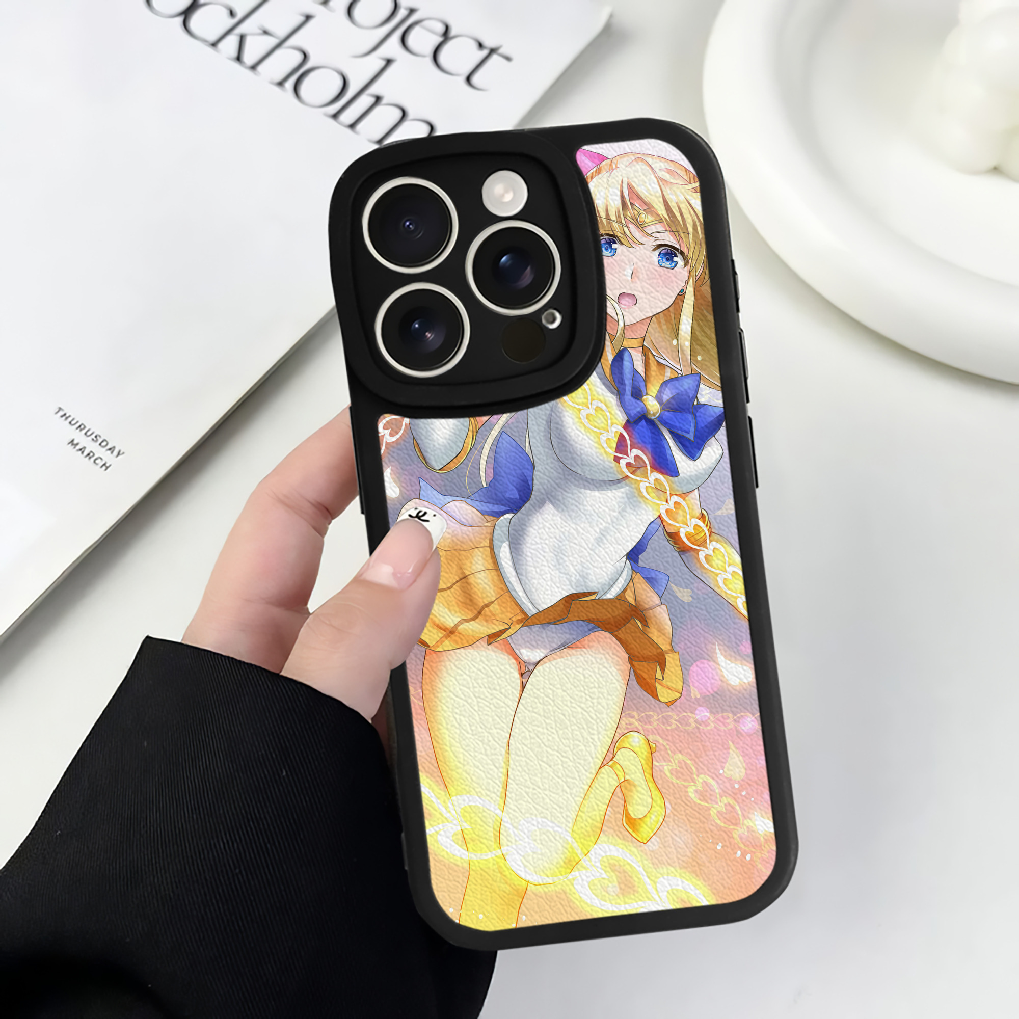（画像用） 美少女戦士セーラームーン Sailor Moon 【iPhone 16シリーズ対応】シリコンスマホケース（レザー調） 材質：シリコン